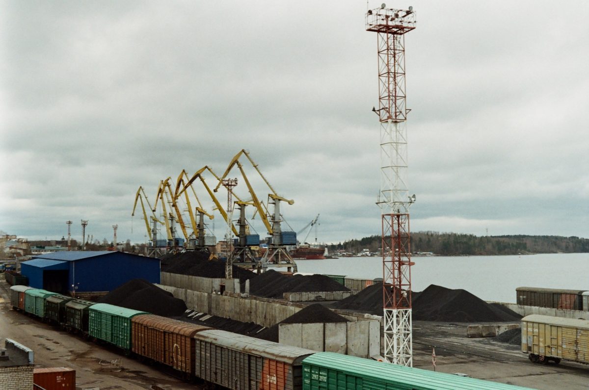 Corporación ait Ucrania exporta embarque de granos por tren a Europa.